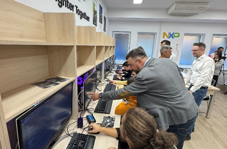 Inaugurarea laboratorului IE003 de software și hardware la Facultatea de Inginerie, în parteneriat cu NXP